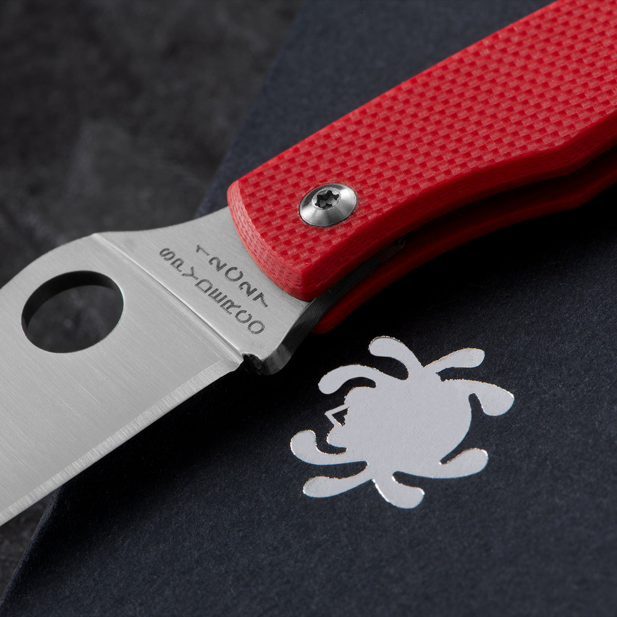 Spyderco Bug Micro Red سكين