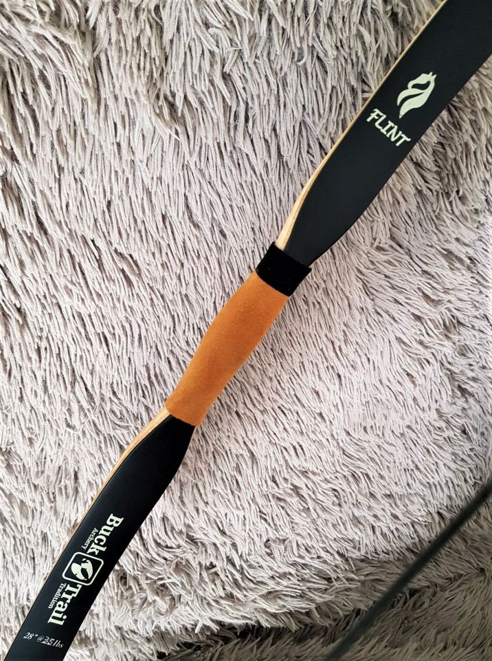 Buck Trail Black Flint Bow قوس تقليدي