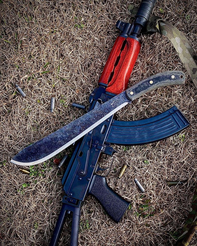 ESEE Expat Darien Machete