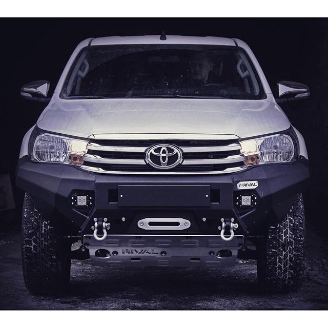products/hilux_rivo_front_bumper_2.jpg